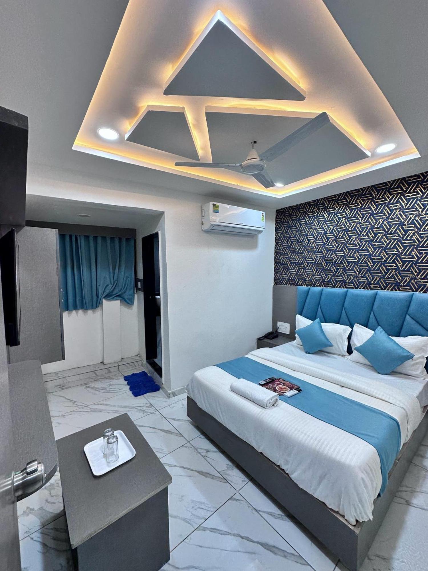 Hotel The Pacific Ahmedabad Airport Exterior photo