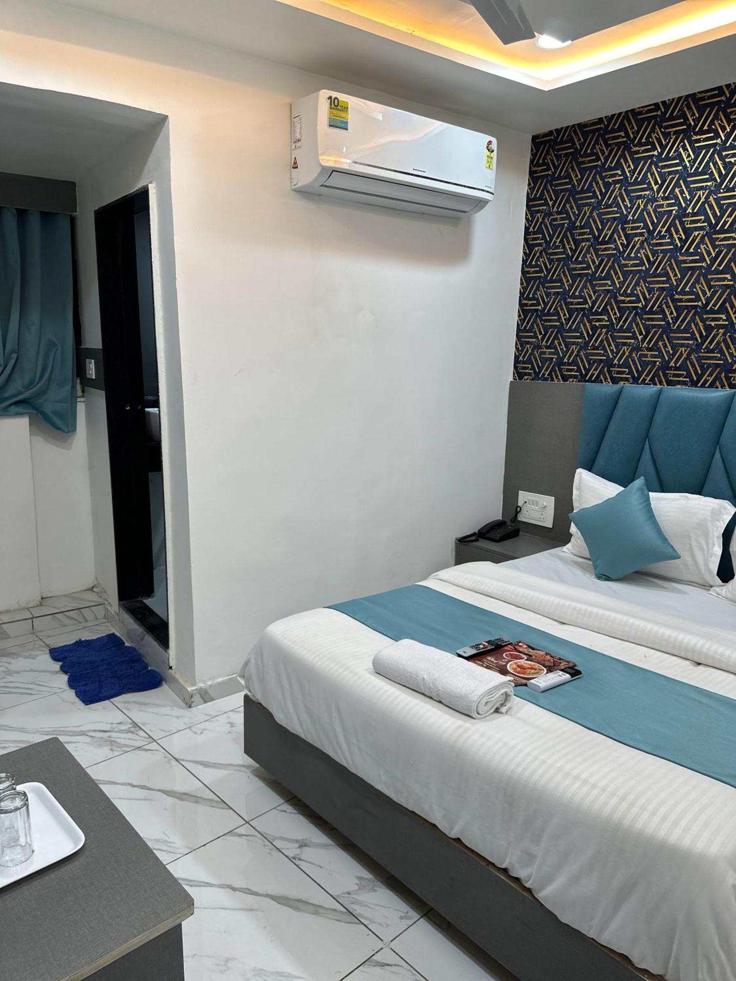 Hotel The Pacific Ahmedabad Airport Exterior photo