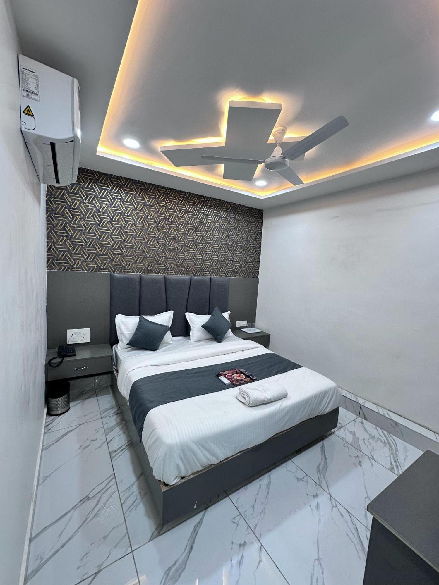 Hotel The Pacific Ahmedabad Airport Exterior photo